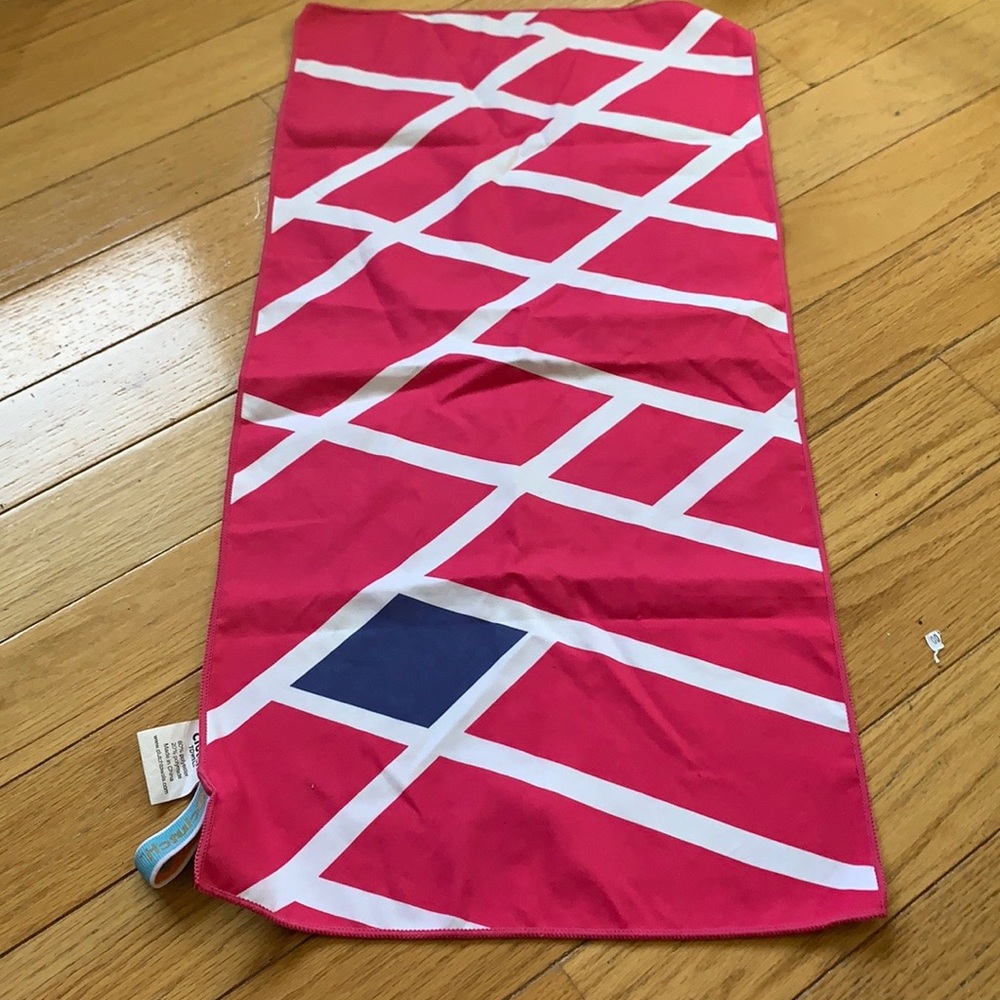 NWOT Clutch microfiber Sport Towel 14" X 30"